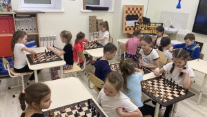 Регулярные занятия по шахматам в клубе выходного дня